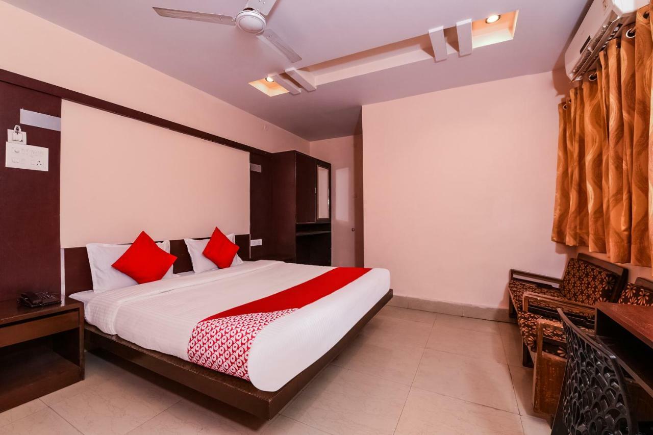 Oyo 28856 Manjeera Inn Višákhapatnam Exteriér fotografie